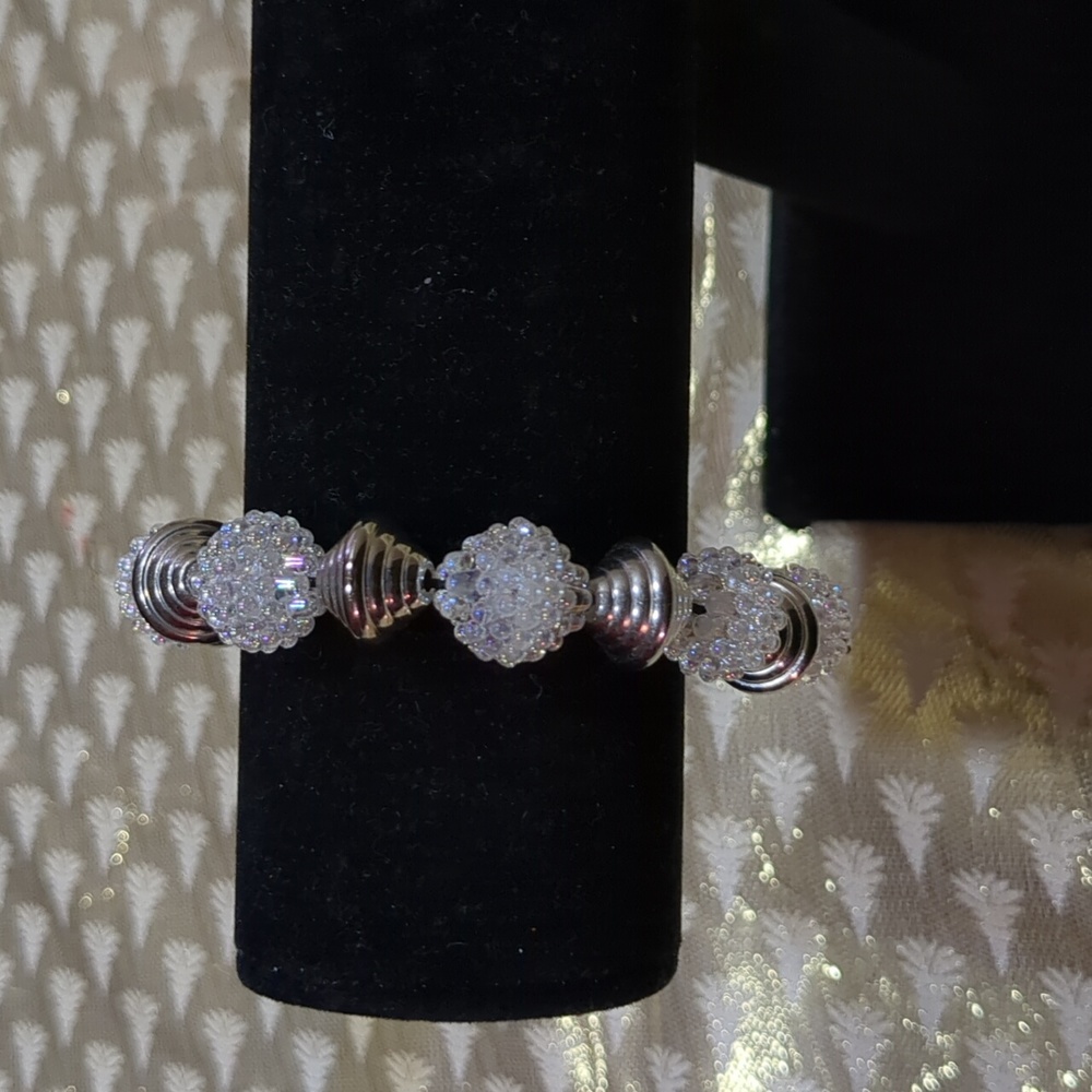 UJ Pom Pom Bracelet - Clear
